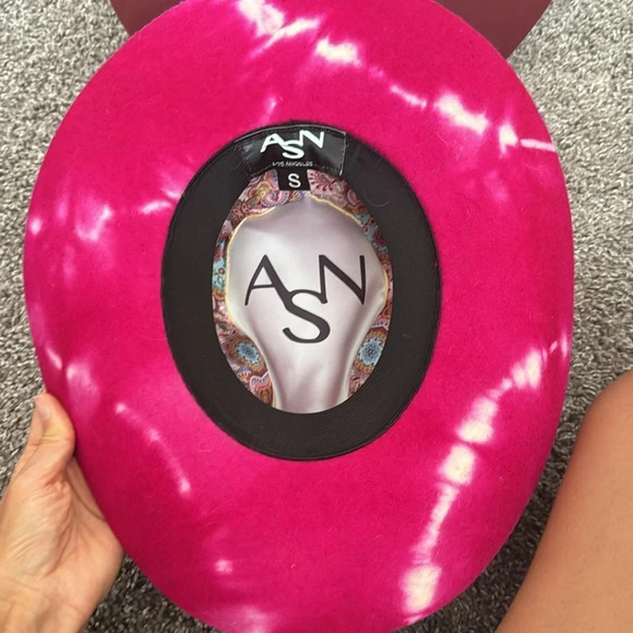 Stylish Red Tie-Dye Women's Hat - Picture 7 of 7